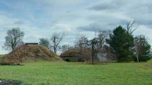 Vue de l'enveloppe, à l'est du fort. Lachaux fortifications (HDR).