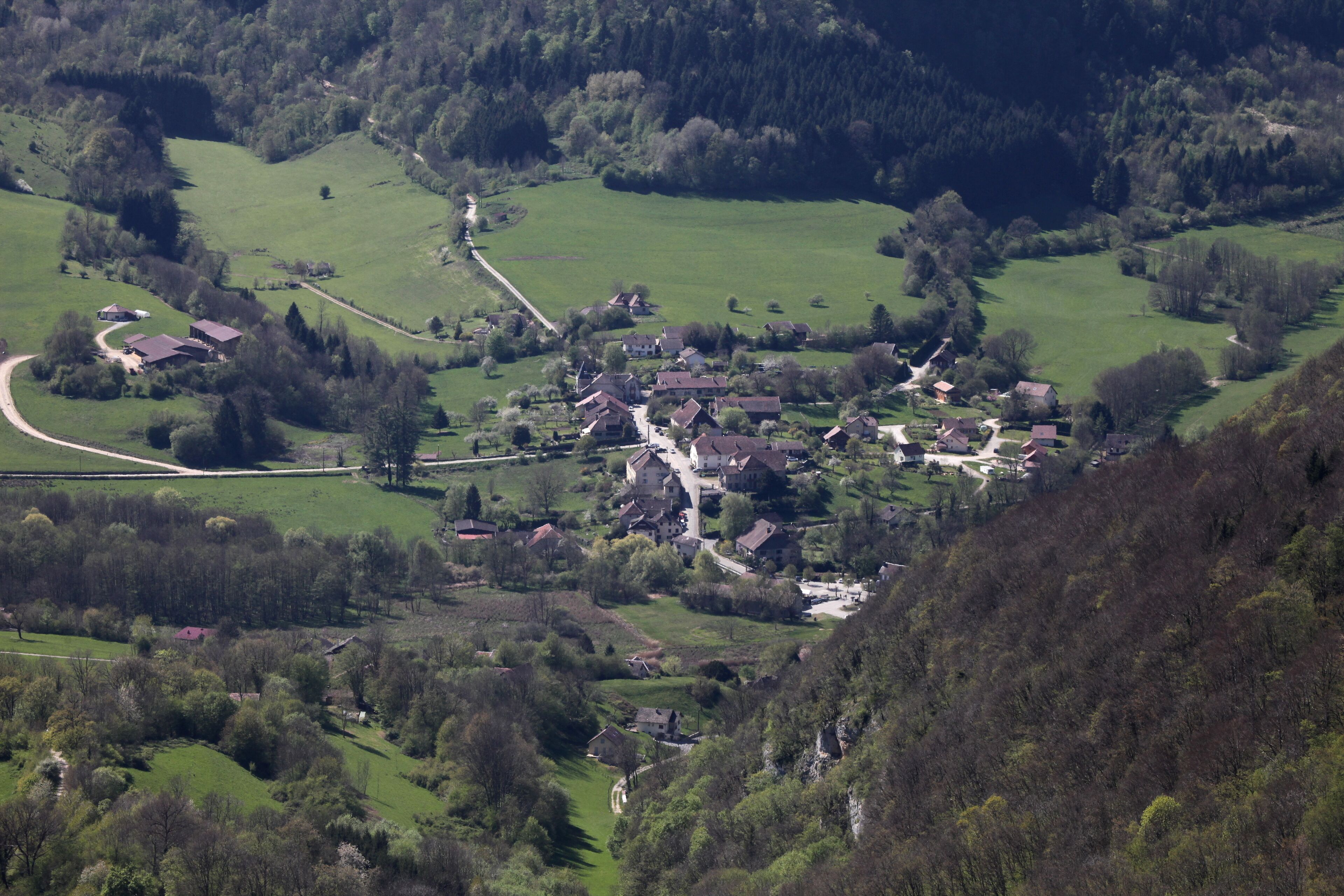 Vue de Nans-sous-Sainte-Anne depuis la butte de Montmahoux (Doubs).