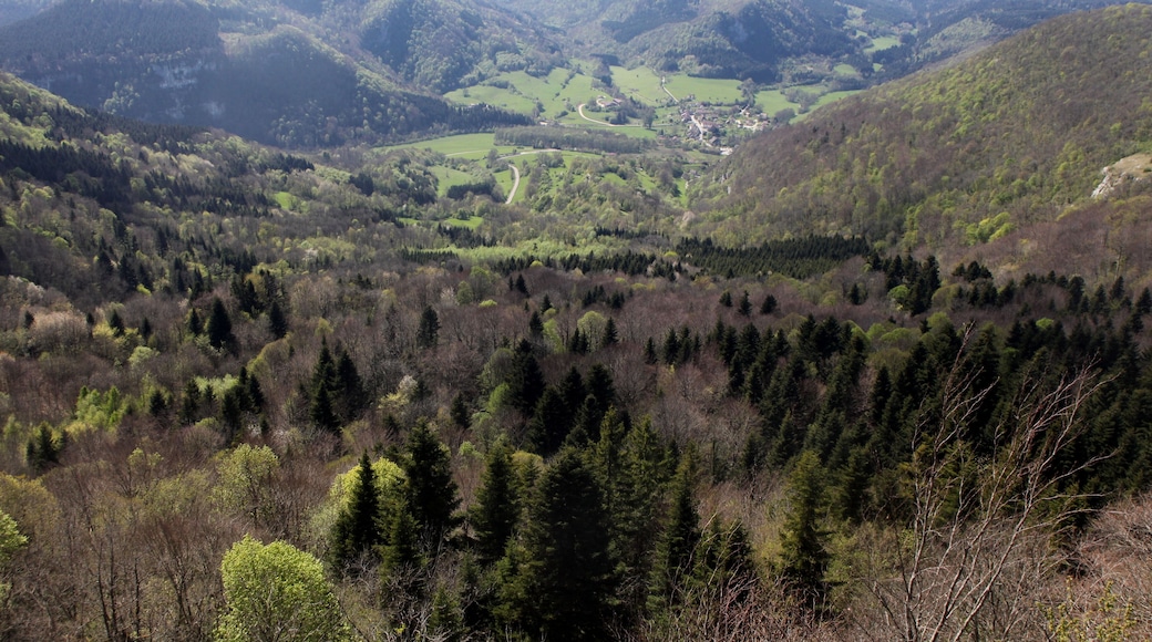 Vue de Nans-sous-Sainte-Anne depuis la butte de Montmahoux (Doubs).