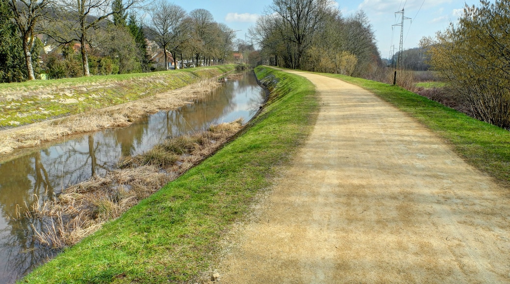 This file was uploaded with Commonist. Coulée verte du canal à Châlonvillars (HDR).