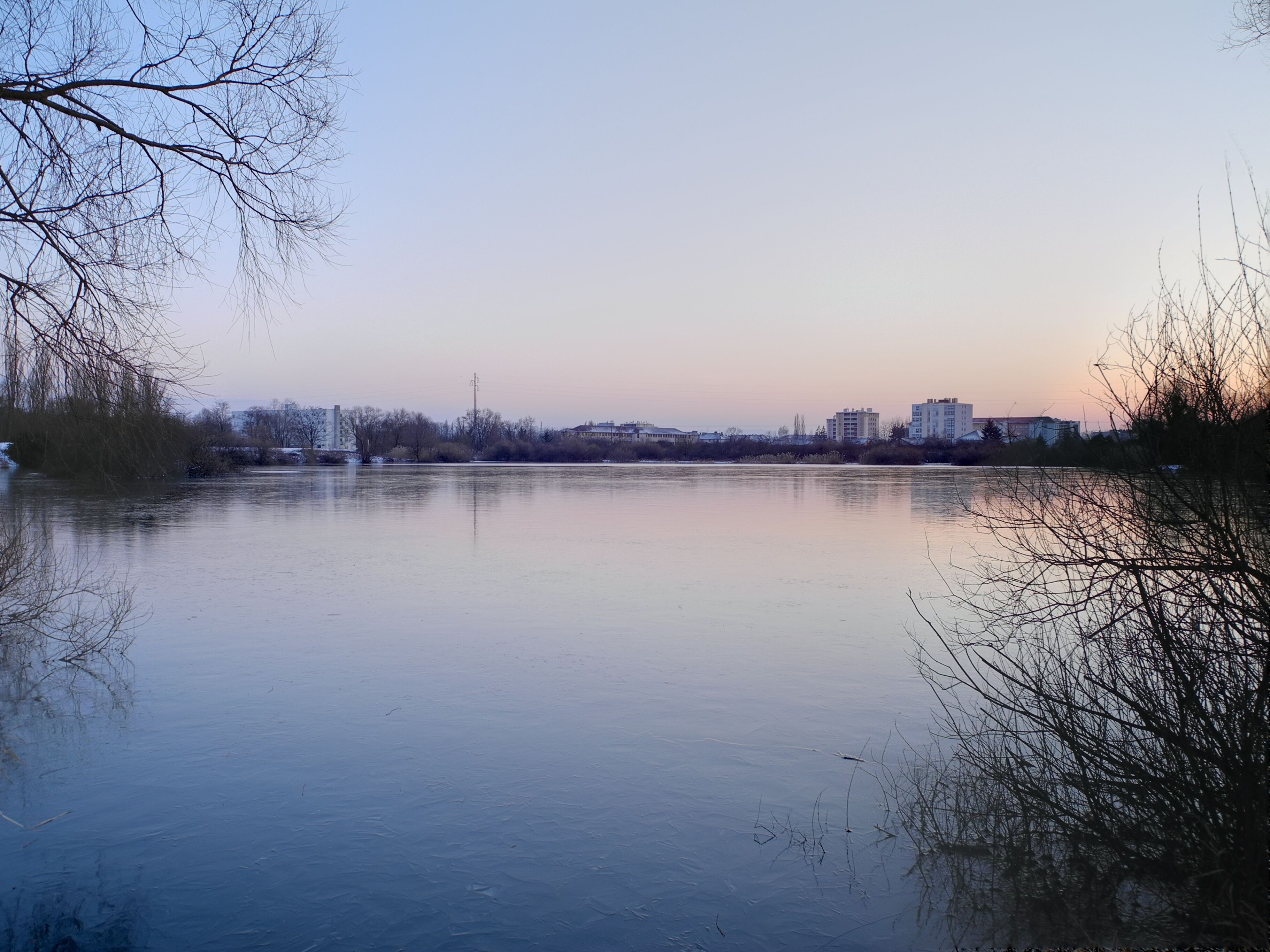 This file was uploaded with Commonist. Étang des graviers à Vieux-Charmont (HDR).
