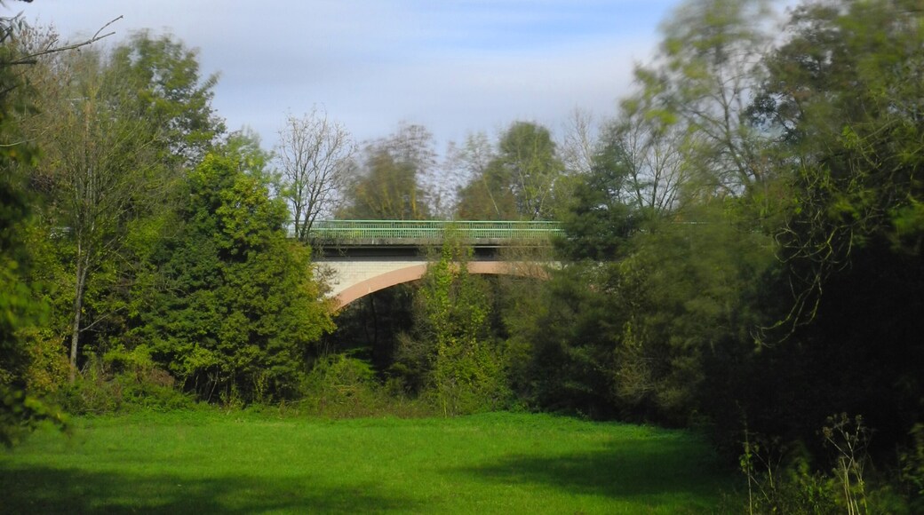 This file was uploaded with Commonist. Paysage à Bermont. Photo réalisée avec un filtre ND400 + filtre polarisant.