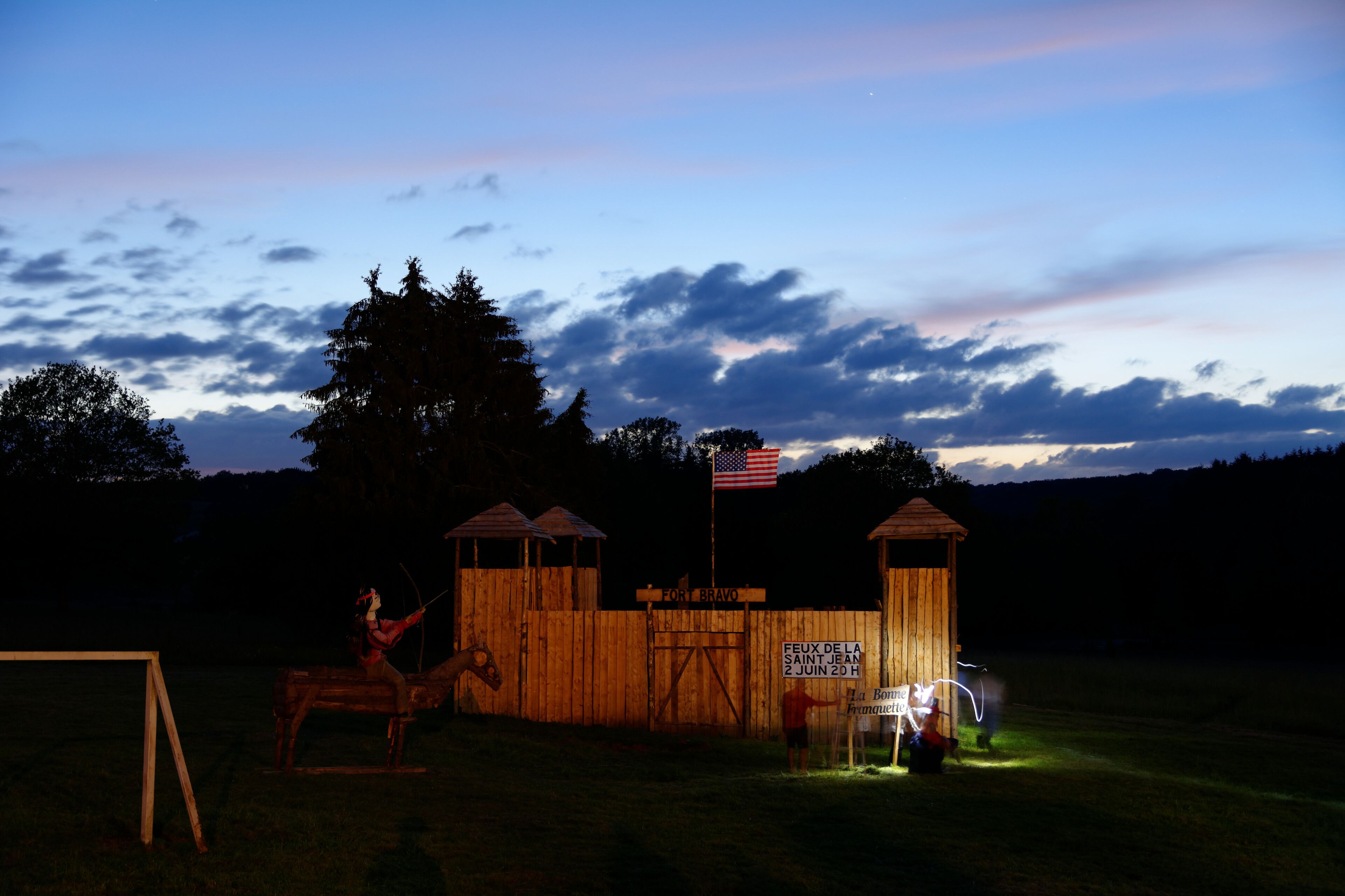 This file was uploaded with Commonist. Feu de la Saint Jean, à Échavanne.