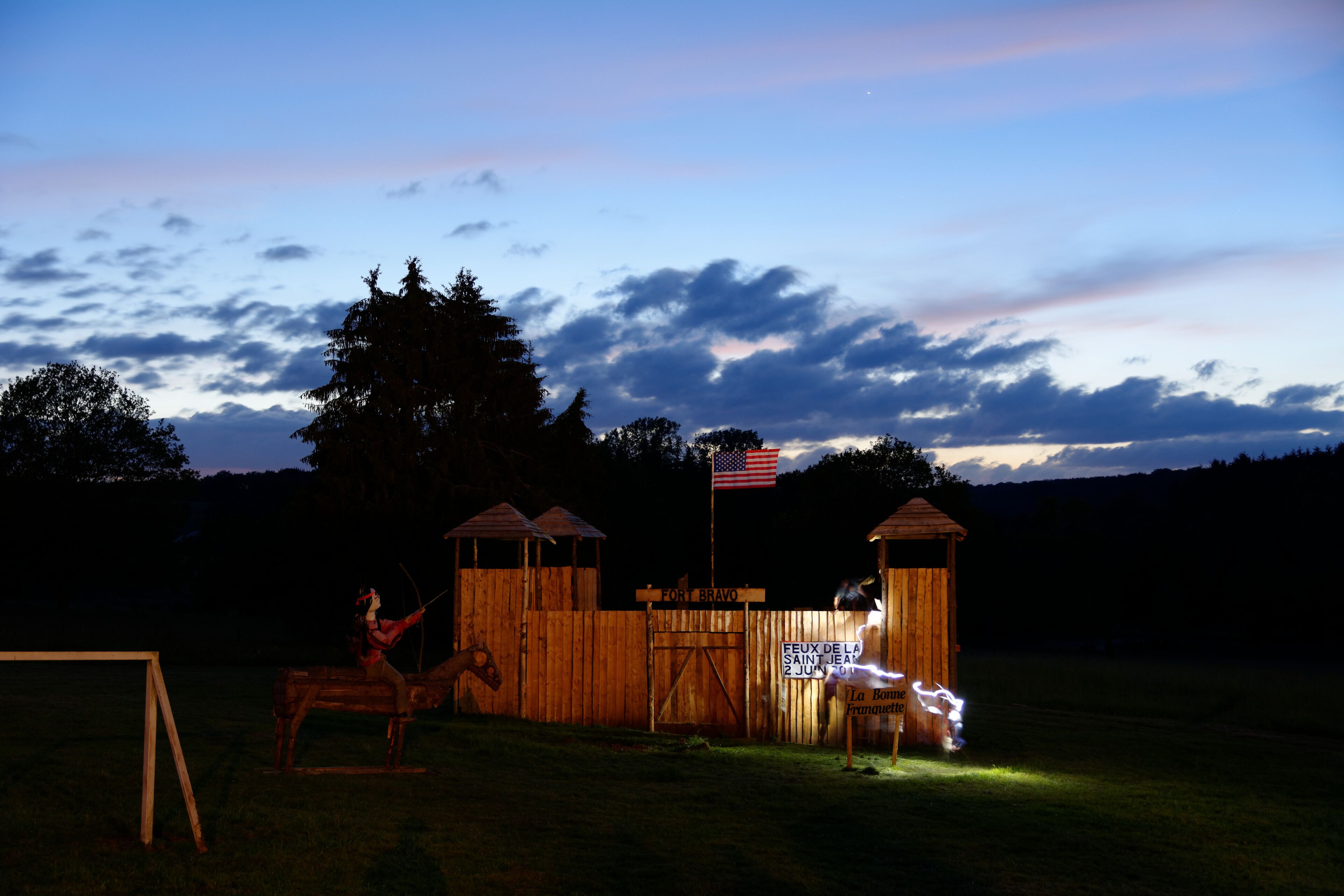 This file was uploaded with Commonist. Feu de la Saint Jean, à Échavanne.