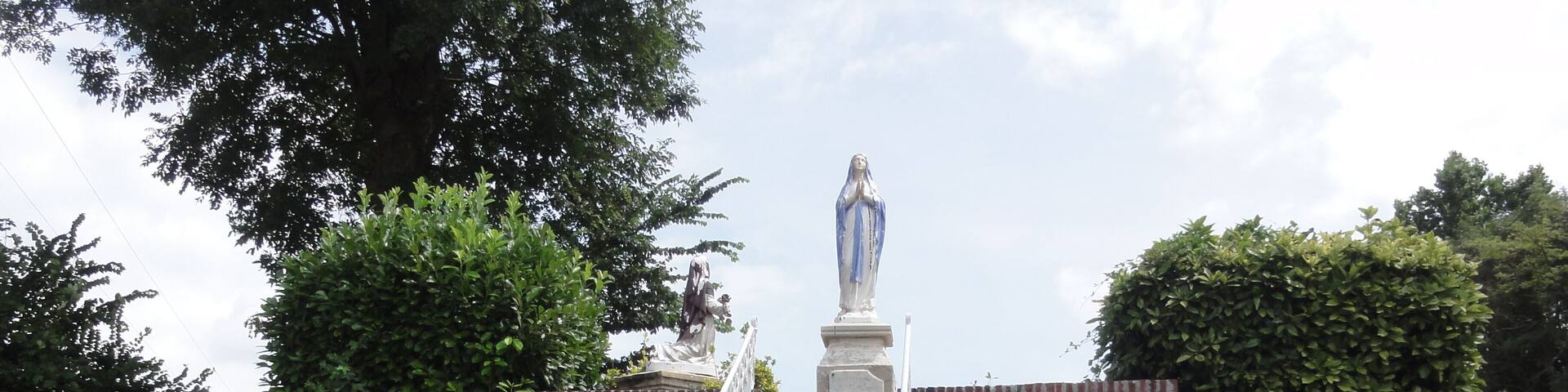 Fontaine-Notre-Dame (Aisne) statue N.D. de Lourdes