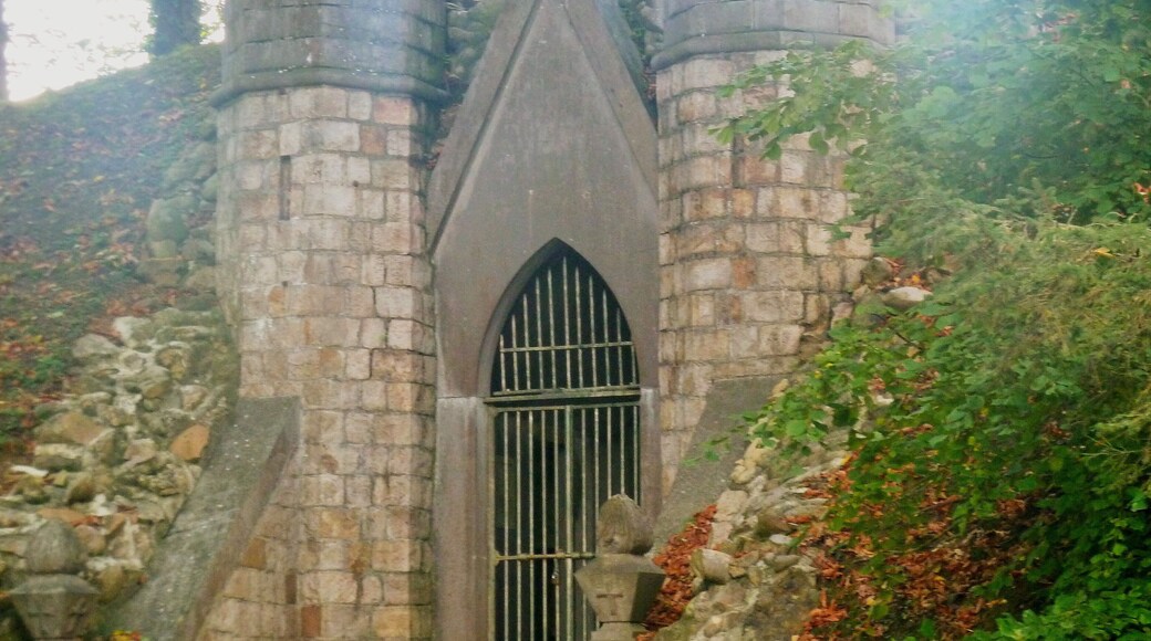 Le mausolée du Philanthrope (caveau Delvallée) Wargnies-le-Grand Nord.- France.