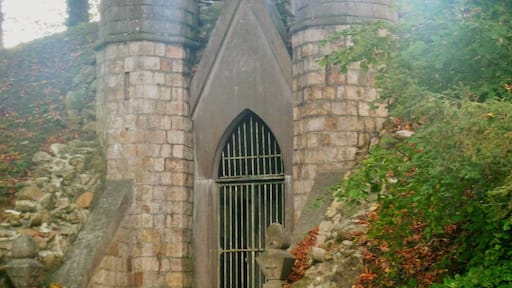 Le mausolée du Philanthrope (caveau Delvallée) Wargnies-le-Grand Nord.- France.