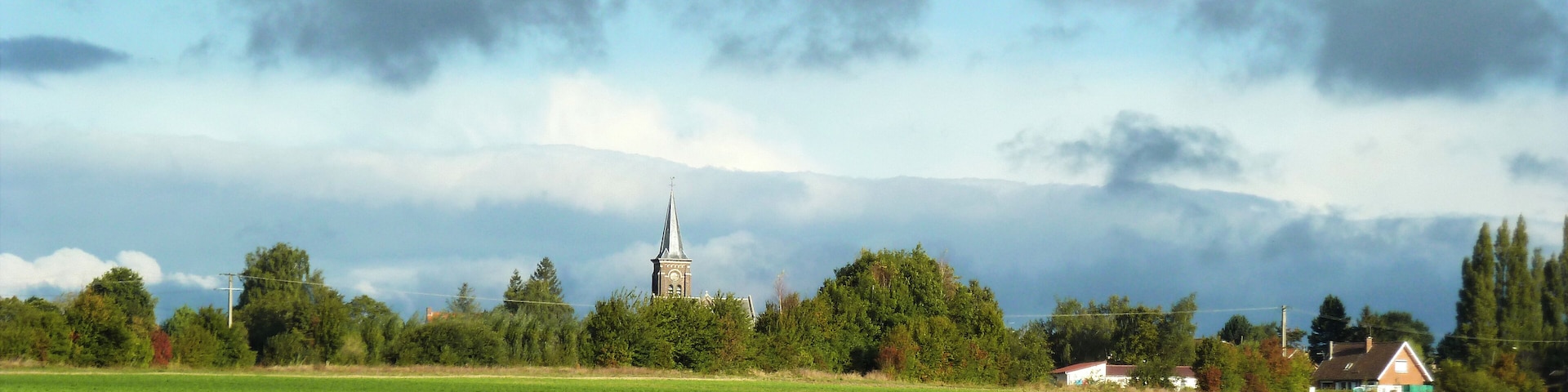Nuages église et paysage Nord de la France Douai-Moncheaux depuis parcours randonnée