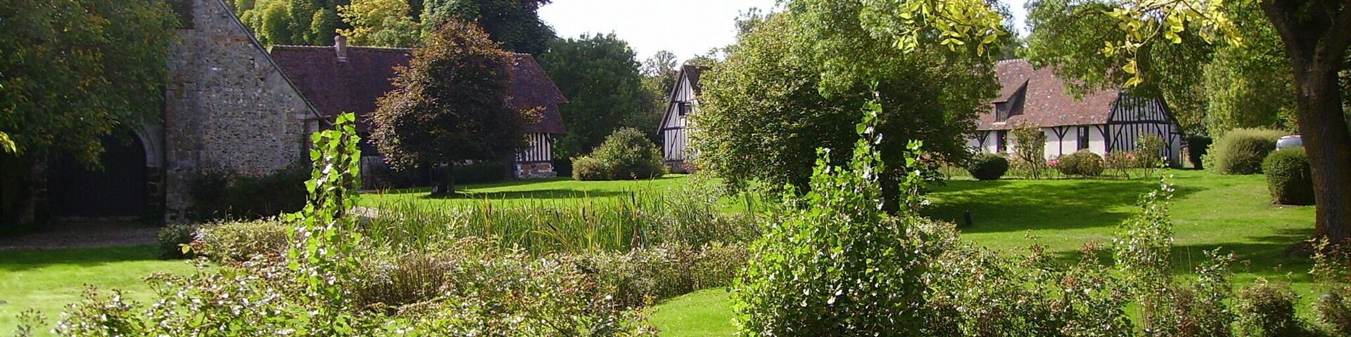This building is indexed in the Base Mérimée, a database of architectural heritage maintained by the French Ministry of Culture, under the reference PA00125434 .