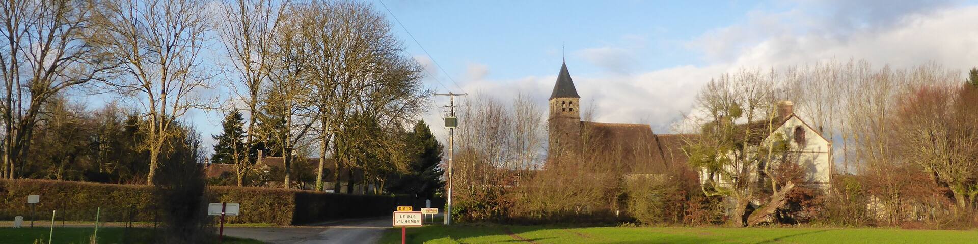 Entrée du village du Pas-Saint-l'Homer, dans l'Orne.