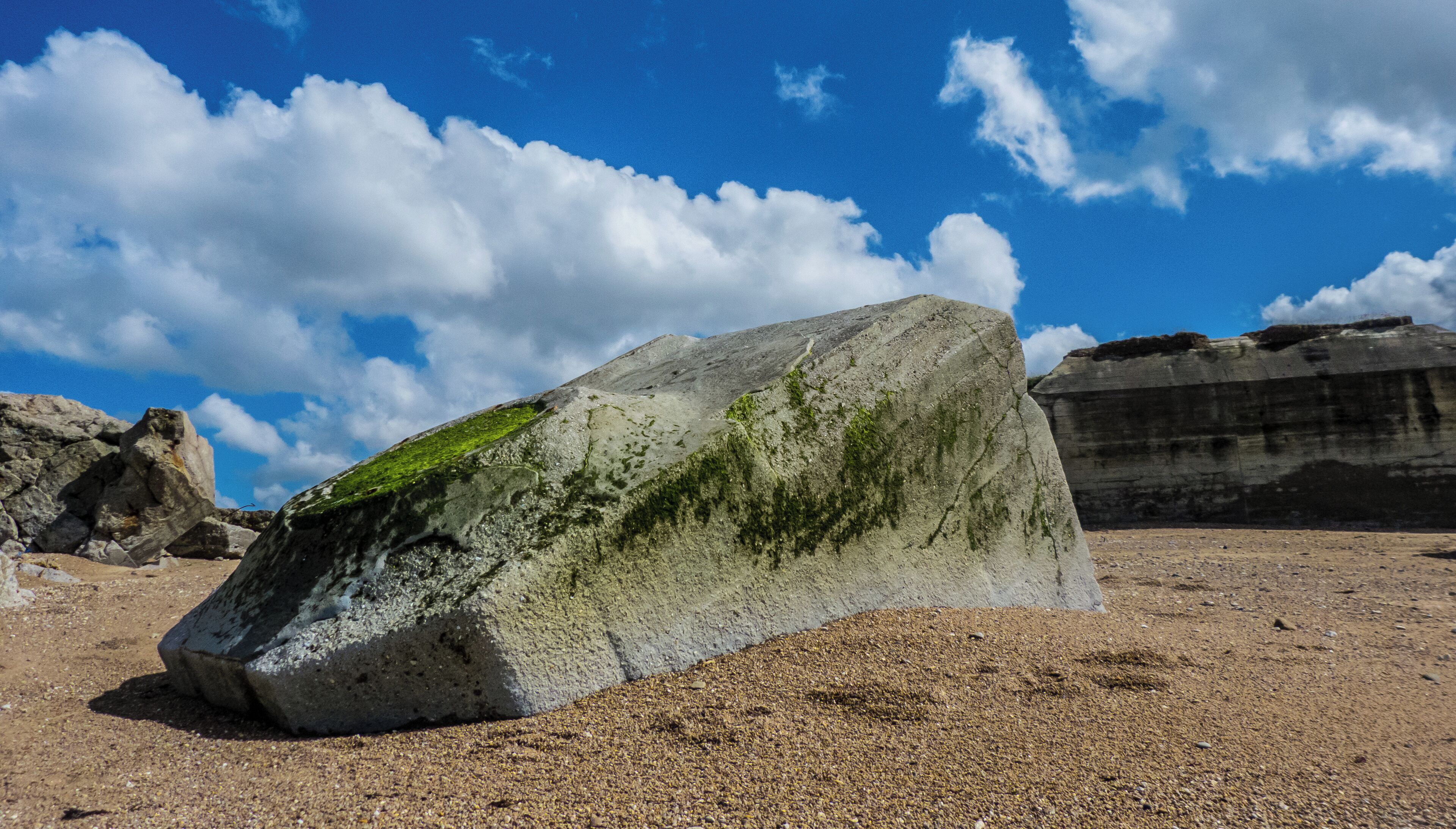 Impressive remains of a bunker complex directly at the edge of the sea. Absolutely a must see when you're in Normandy!