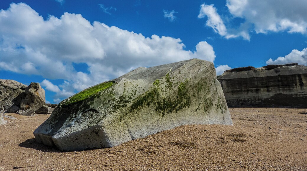 Impressive remains of a bunker complex directly at the edge of the sea. Absolutely a must see when you're in Normandy!