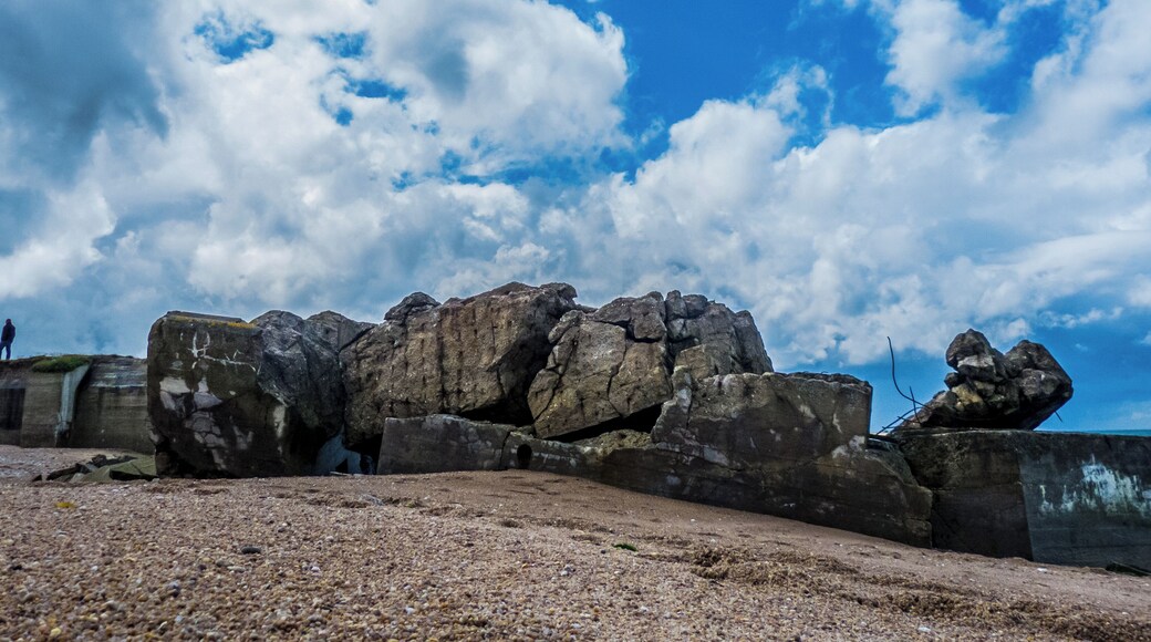 Impressive remains of a bunker complex directly at the edge of the sea. Absolutely a must see when you're in Normandy!