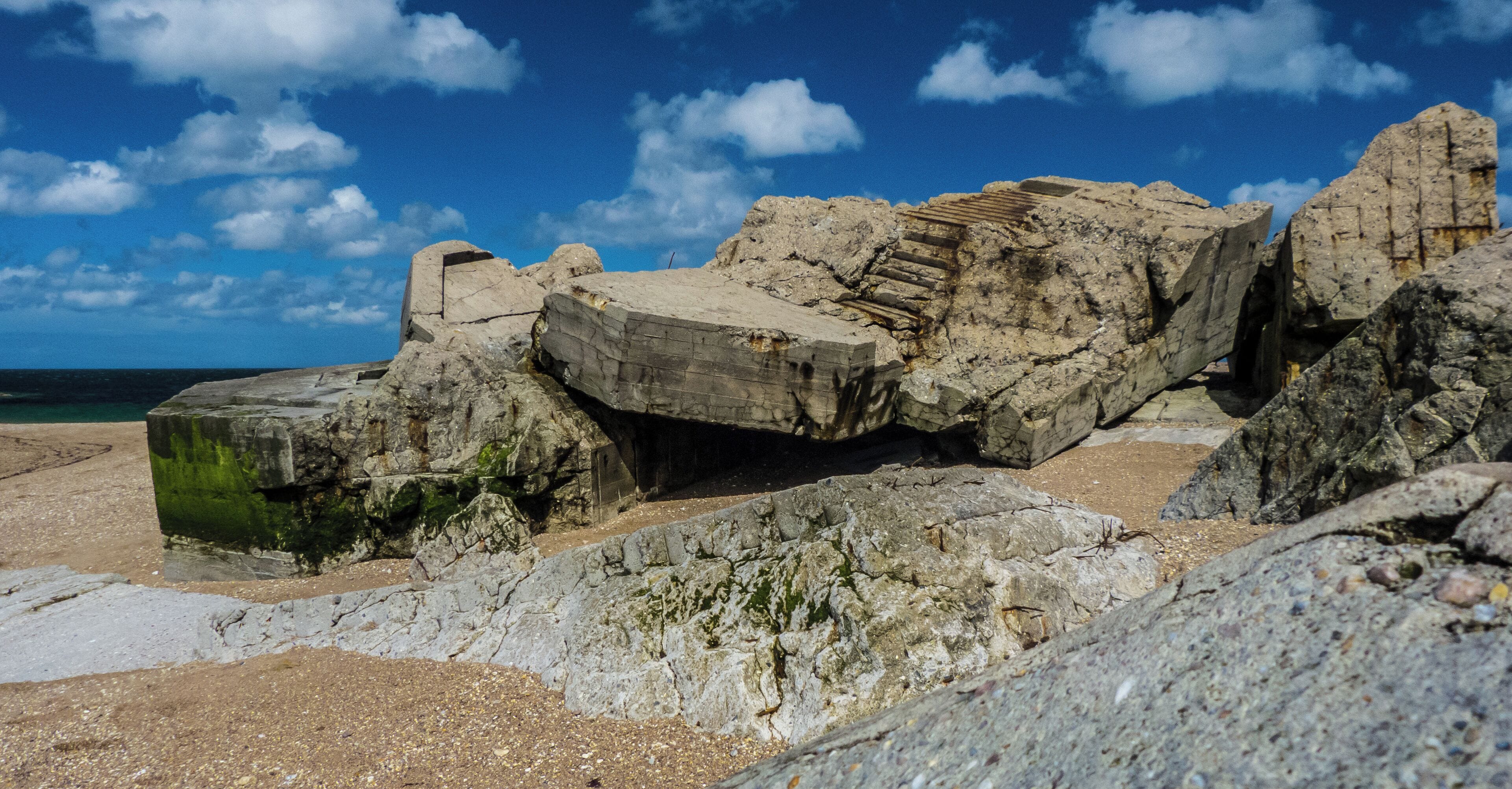 Impressive remains of a bunker complex directly at the edge of the sea. Absolutely a must see when you're in Normandy!