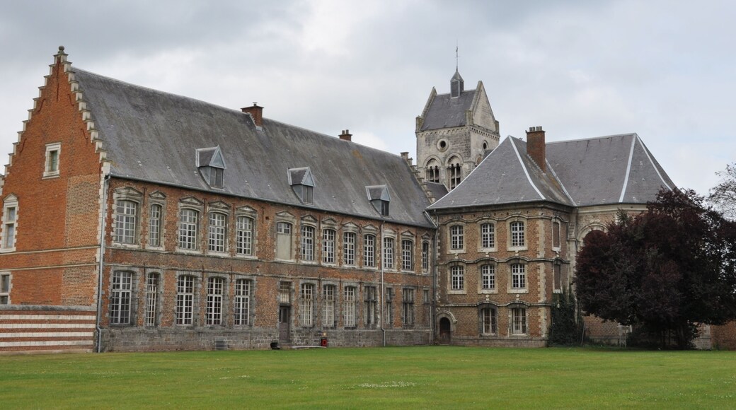 This building is inscrit au titre des Monuments Historiques. It is indexed in the Base Mérimée, a database of architectural heritage maintained by the French Ministry of Culture, under the reference PA00108325 .