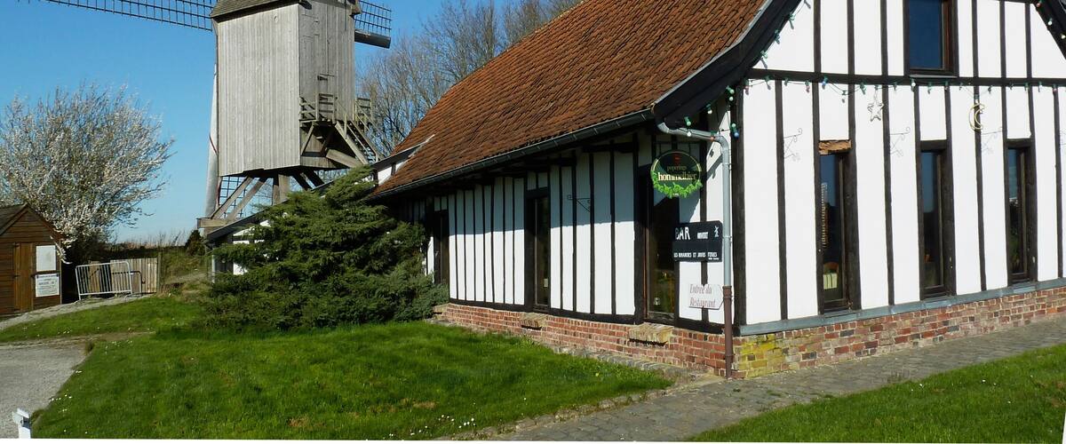 This building is indexed in the Base Mérimée, a database of architectural heritage maintained by the French Ministry of Culture, under the reference PA00107901 .