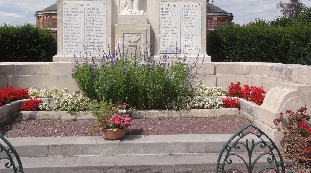 Flavy-le-Martel (Aisne) monument aux morts