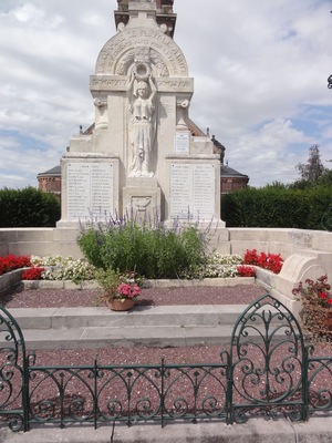 Flavy-le-Martel (Aisne) monument aux morts