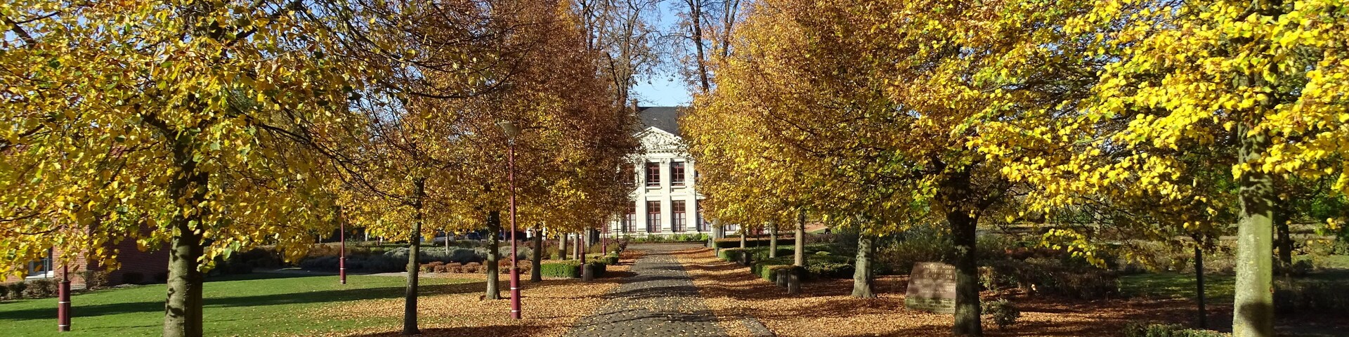 Prieuré de Beaurepaire Allée d'accés