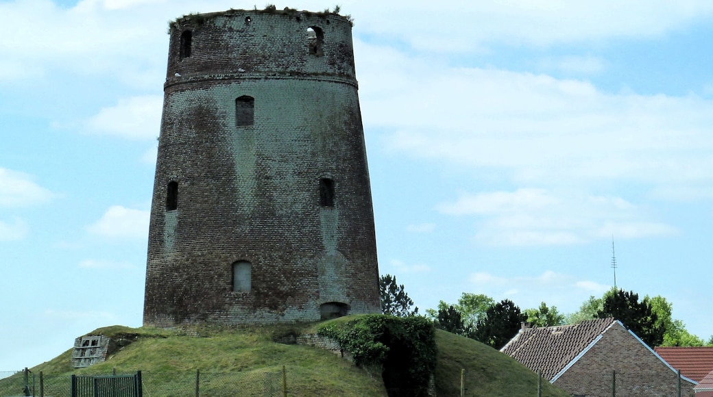 This building is indexed in the Base Mérimée, a database of architectural heritage maintained by the French Ministry of Culture, under the reference PA00107731 .