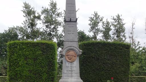 Romery (Aisne) monument aux morts