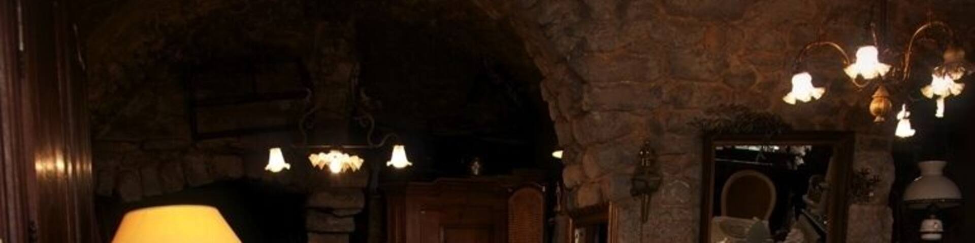 An antique shop in one of the lanes..
They have very nice stuff here, especially old post cards.. Which I like!