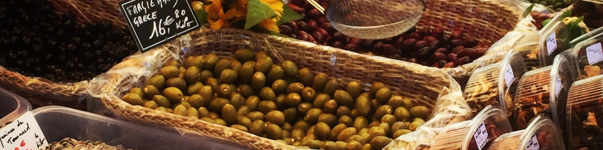 The farmer's market in Coustellet is a great place to explore and pick up some tasty treats at the same time #my2016 #lifeatexpedia