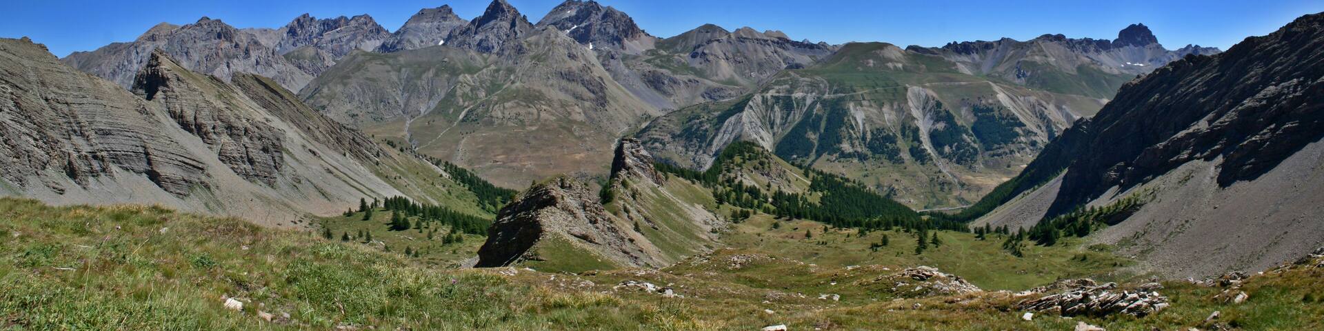 Panoramic view on the summits surrounding the eastern bank of the Ubayette and known as the Chambeyron range, as seen from the ridge between the Roffre and Fond Crèze valleys