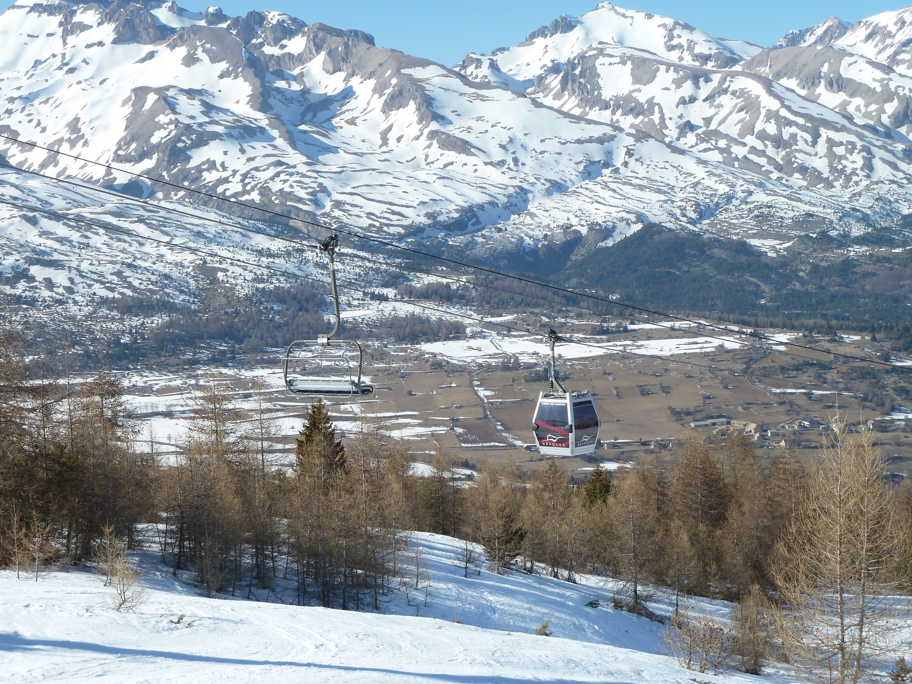 Télémix des Fontettes, La Joue du Loup, Domaine skiable du Dévoluy. Maubourg au fond à droite.