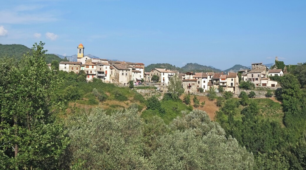Vue du village de Massoins depuis le quartier Saint-Bastien.