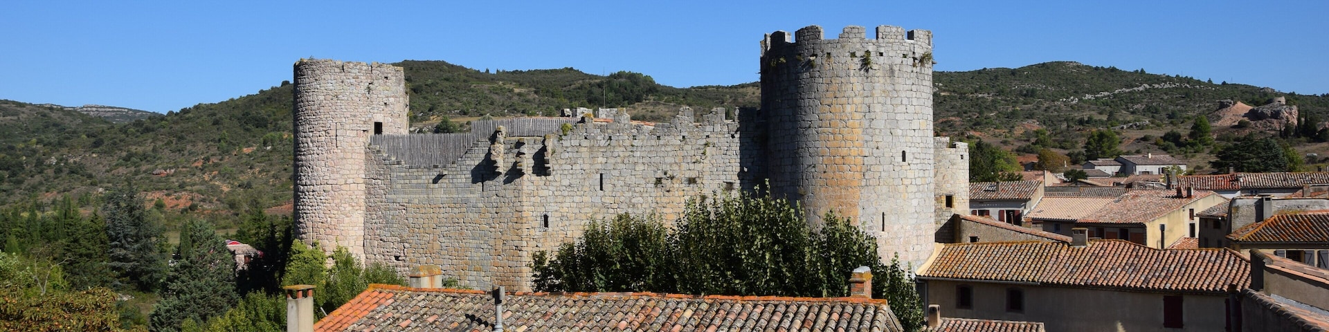 This building is indexed in the Base Mérimée, a database of architectural heritage maintained by the French Ministry of Culture, under the reference PA00102922 .