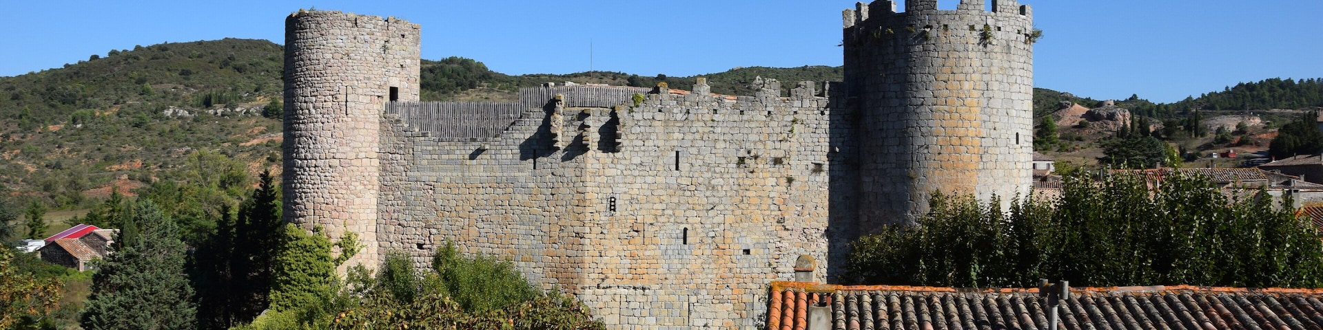 This building is indexed in the Base Mérimée, a database of architectural heritage maintained by the French Ministry of Culture, under the reference PA00102922 .