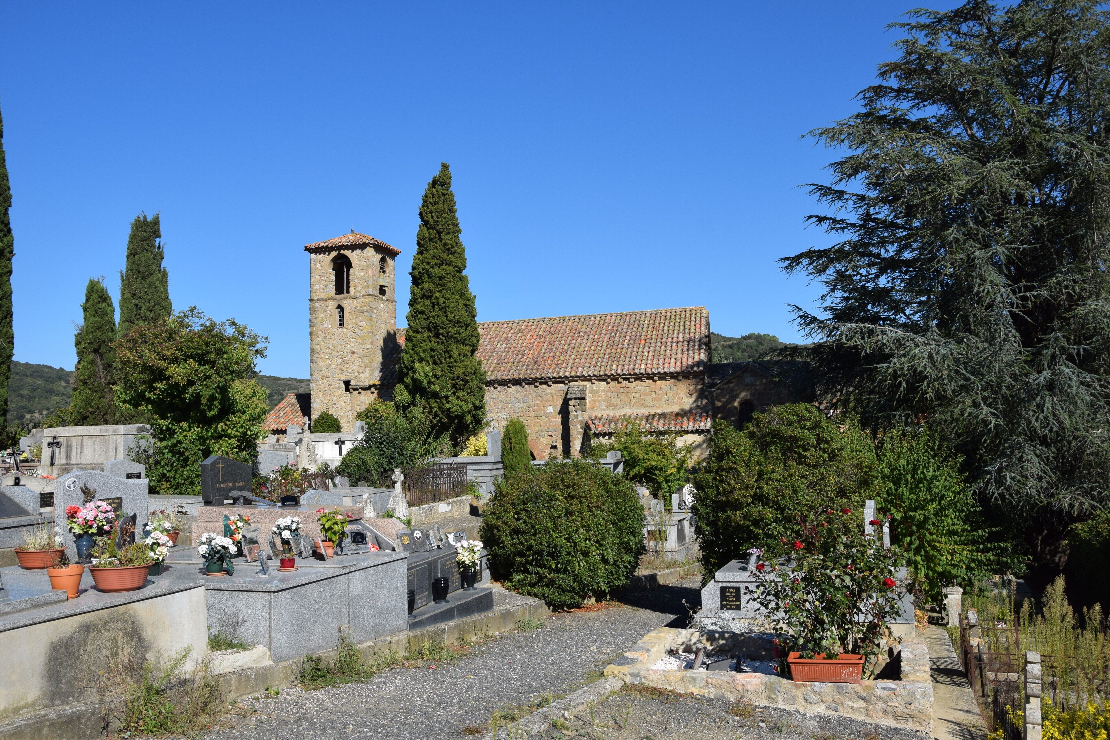 This building is indexed in the Base Mérimée, a database of architectural heritage maintained by the French Ministry of Culture, under the reference PA00102925 .