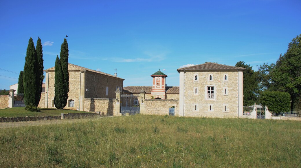 Tuscany-look villa at Aigues-Vives