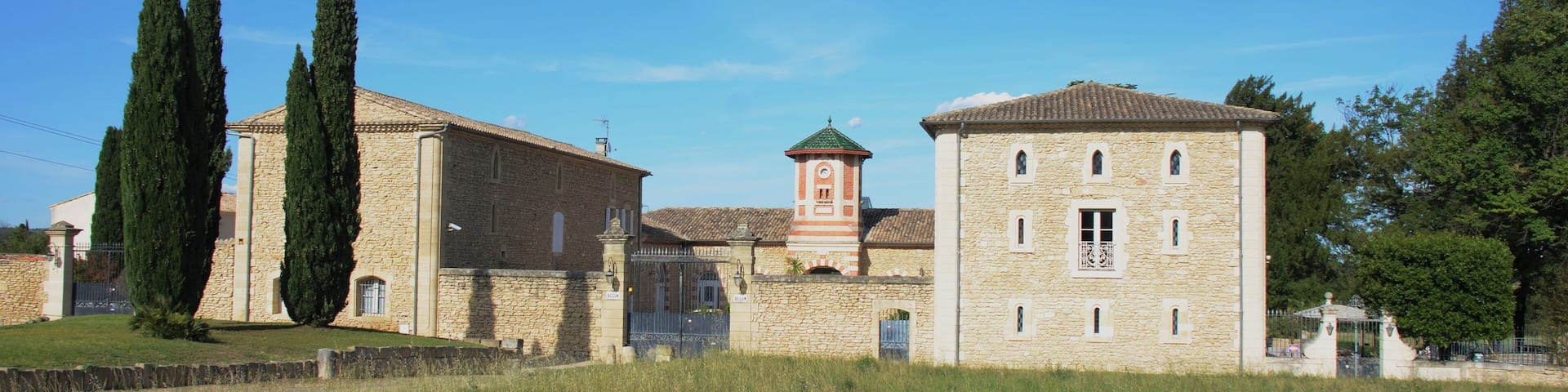 Tuscany-look villa at Aigues-Vives