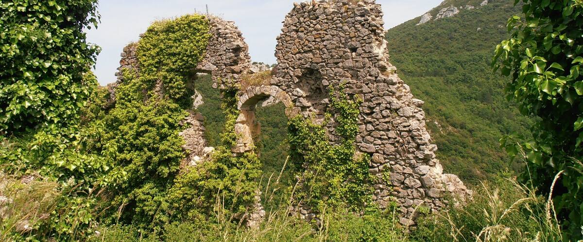 This building is indexed in the Base Mérimée, a database of architectural heritage maintained by the French Ministry of Culture, under the reference PA00102545 .
