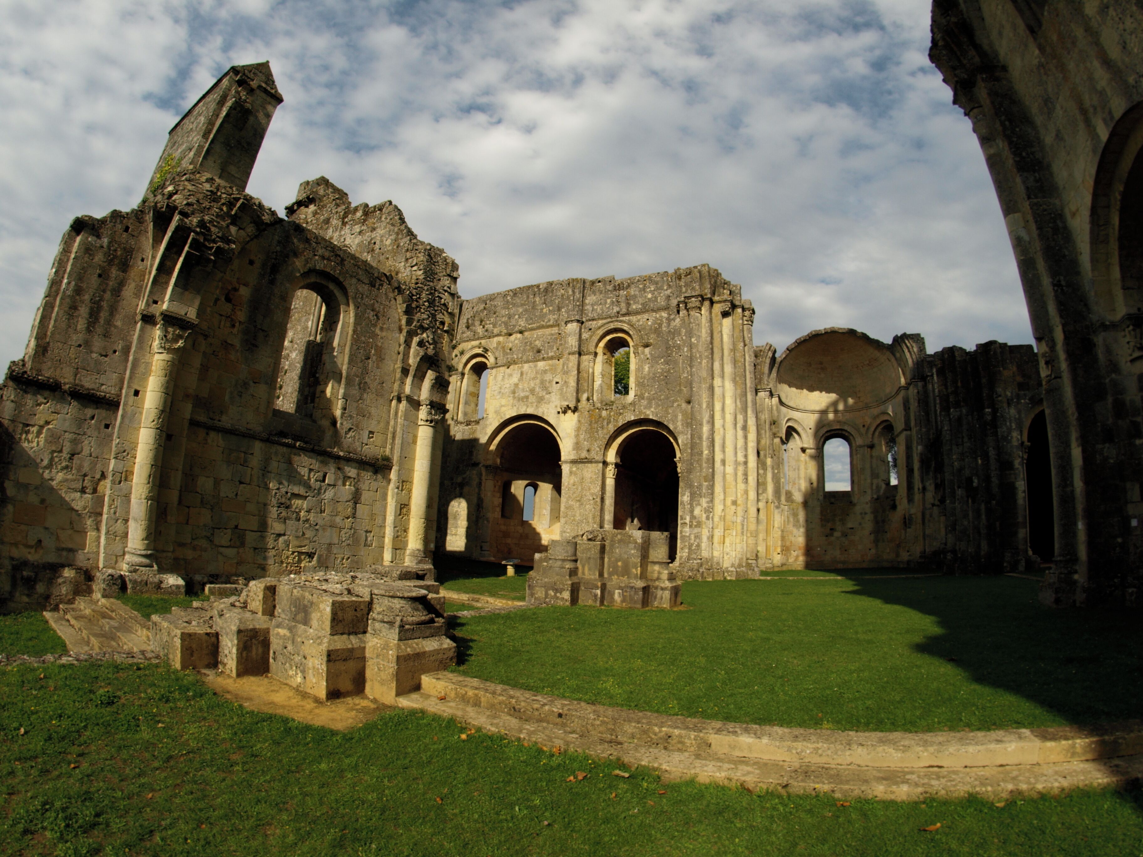 This building is classé au titre des Monuments Historiques. It is indexed in the Base Mérimée, a database of architectural heritage maintained by the French Ministry of Culture, under the reference PA00083832 .
