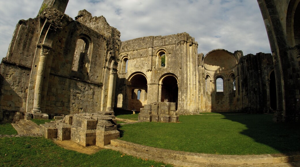 This building is classé au titre des Monuments Historiques. It is indexed in the Base Mérimée, a database of architectural heritage maintained by the French Ministry of Culture, under the reference PA00083832 .