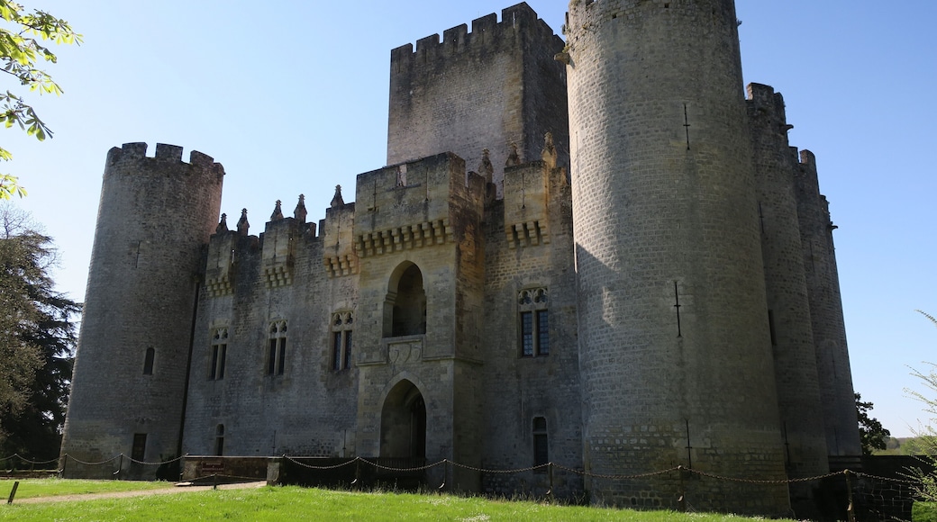 This building is indexed in the Base Mérimée, a database of architectural heritage maintained by the French Ministry of Culture, under the reference PA00083626 .