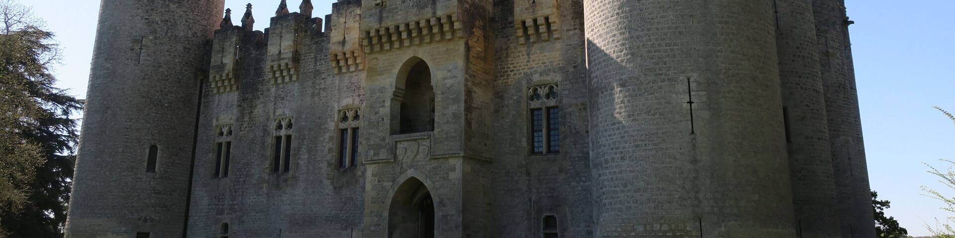 This building is indexed in the Base Mérimée, a database of architectural heritage maintained by the French Ministry of Culture, under the reference PA00083626 .