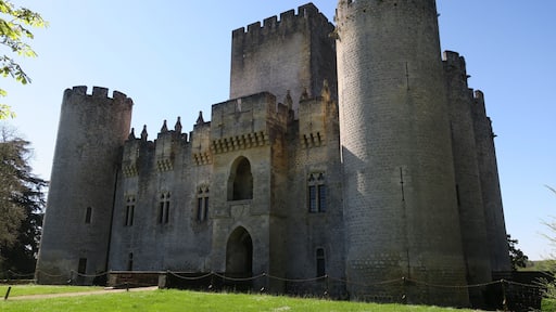 This building is indexed in the Base Mérimée, a database of architectural heritage maintained by the French Ministry of Culture, under the reference PA00083626 .