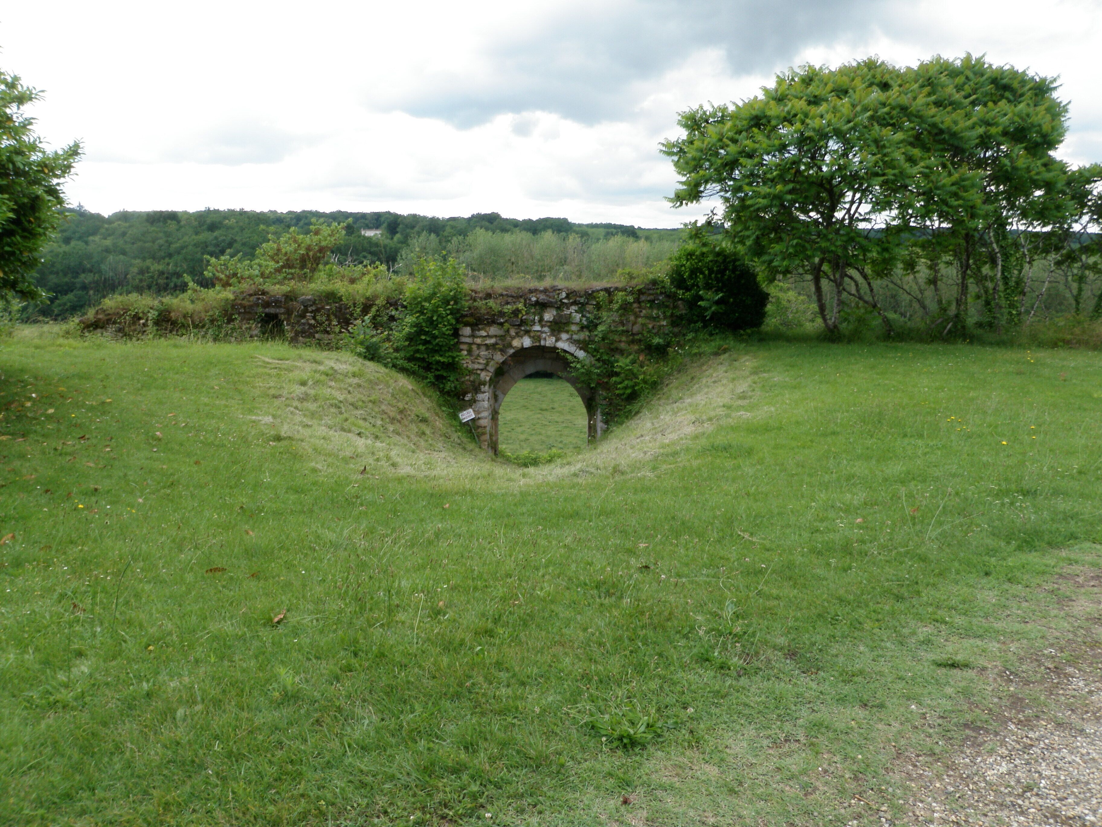 Arch ~ Château de Roquetaillade