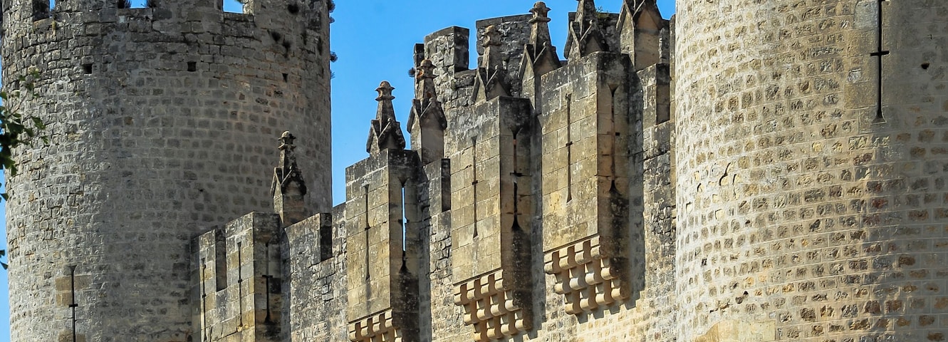 This building is indexed in the Base Mérimée, a database of architectural heritage maintained by the French Ministry of Culture, under the reference PA00083676 .