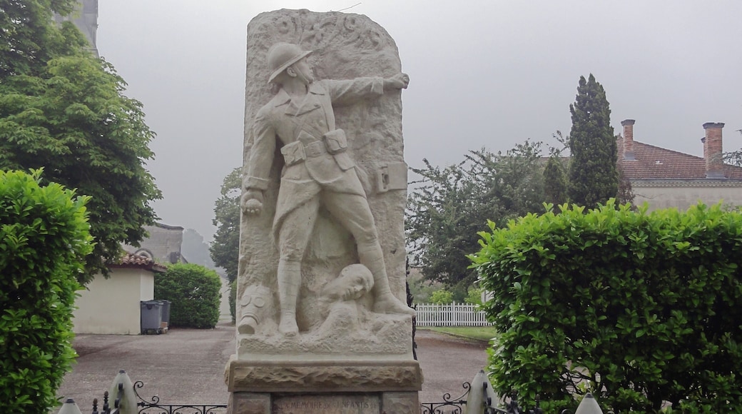 Pissos (Landes) monument aux morts