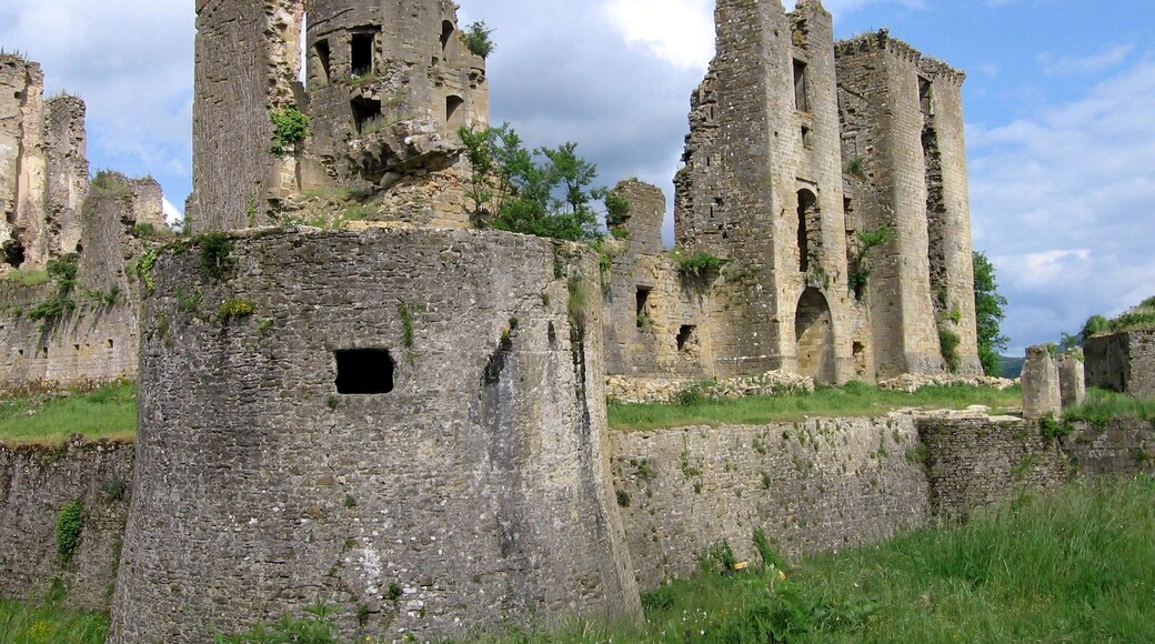 This building is classé au titre des Monuments Historiques. It is indexed in the Base Mérimée, a database of architectural heritage maintained by the French Ministry of Culture, under the reference PA00093800 .