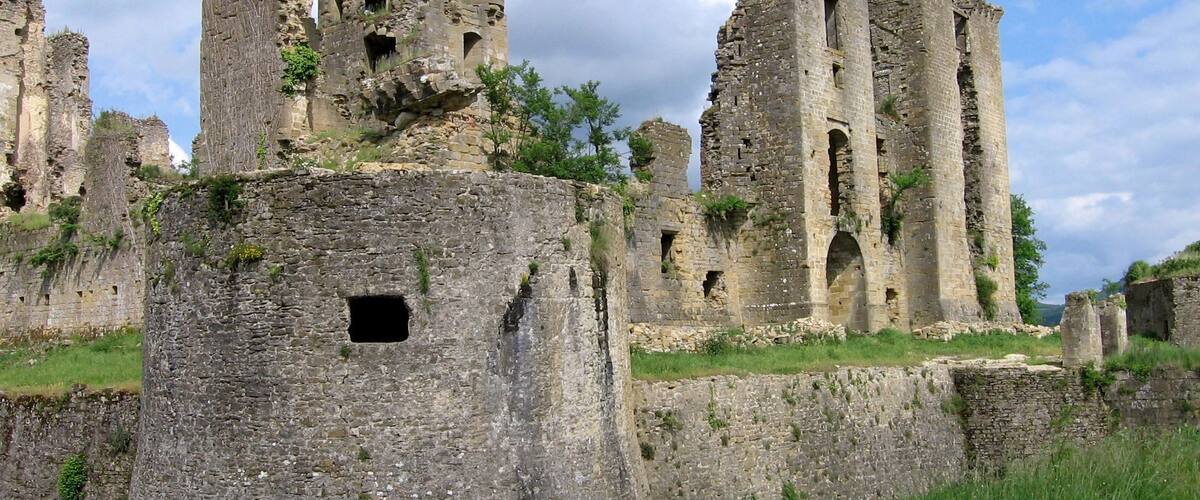 This building is classé au titre des Monuments Historiques. It is indexed in the Base Mérimée, a database of architectural heritage maintained by the French Ministry of Culture, under the reference PA00093800 .