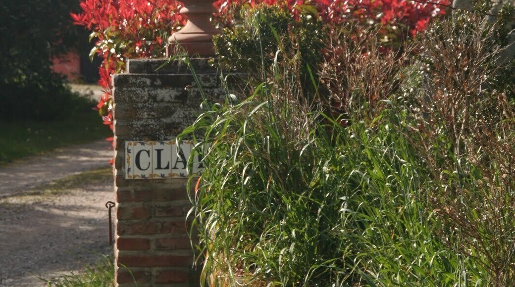 Entrée du château de Clairac