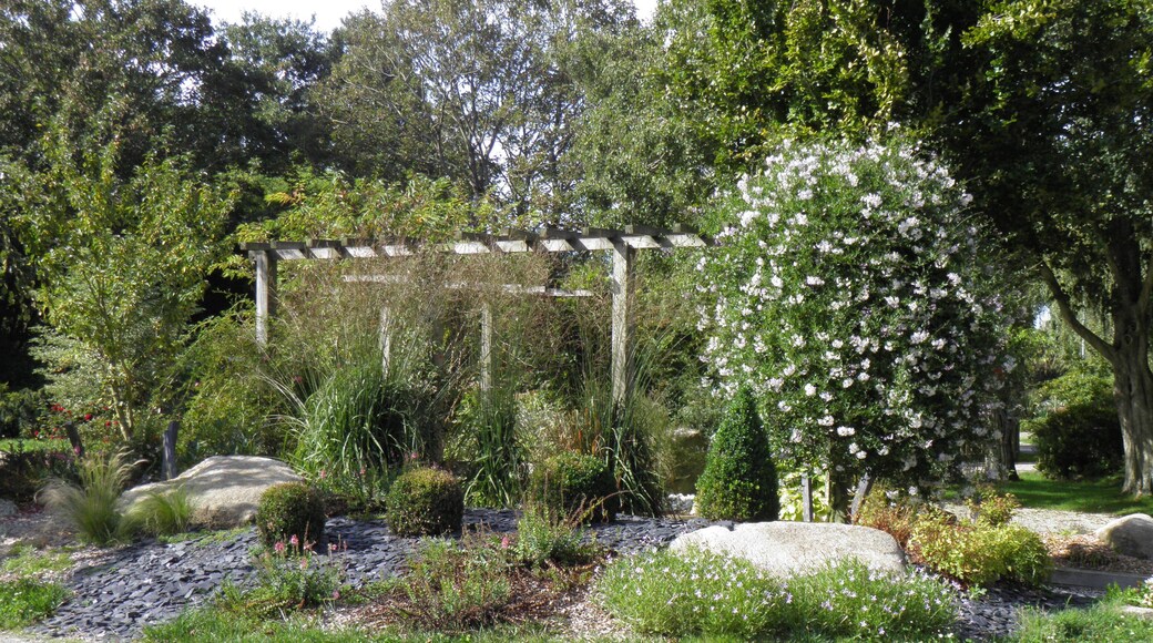 Jardin du Moulin Neuf à Ploudalmézeau (Finistère, France).