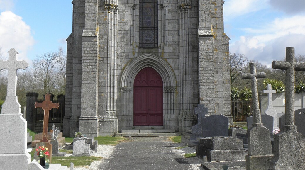 Chapelle Saint-Denis, cimetière de Saint-Aubin-du-Cormier (35).