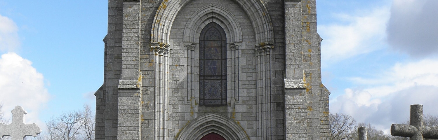 Chapelle Saint-Denis, cimetiĂšre de Saint-Aubin-du-Cormier (35).